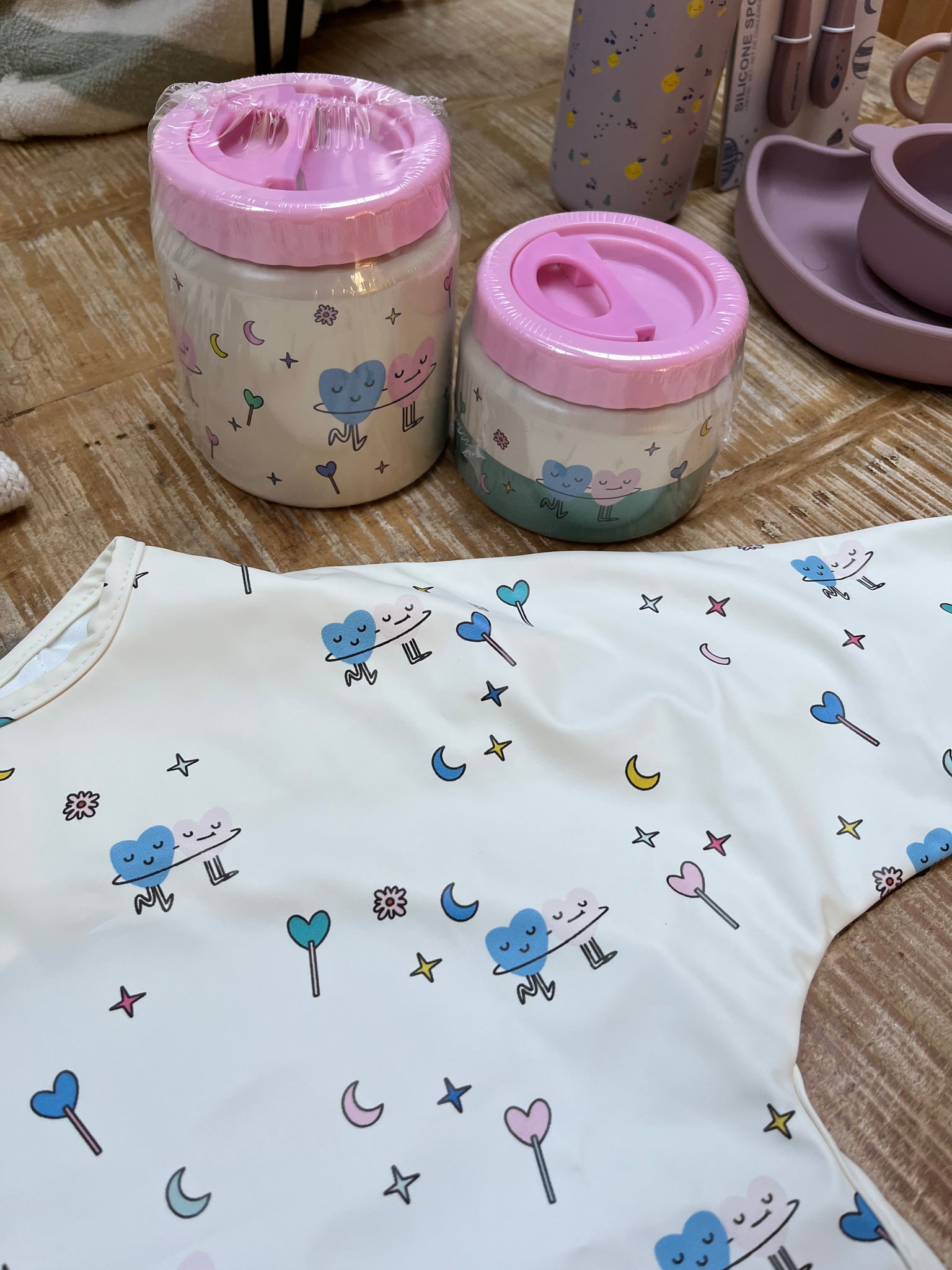 Dancing heart bib